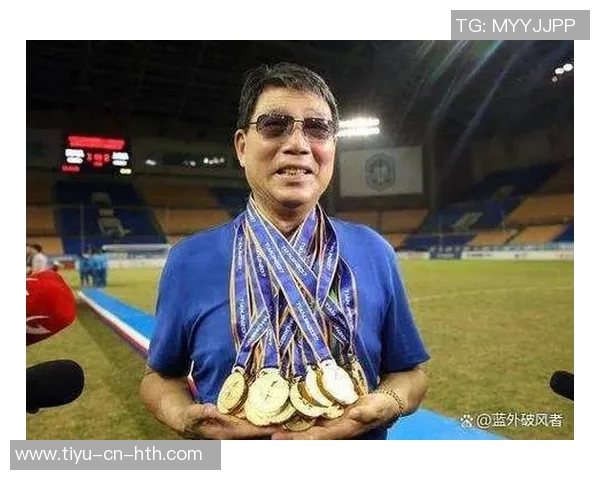 徐根宝高龄仍陪伴U20球员为他们付出辛劳感动球员心声 徐根宝高龄仍陪伴U20球员为他们付出辛劳感动球员心声