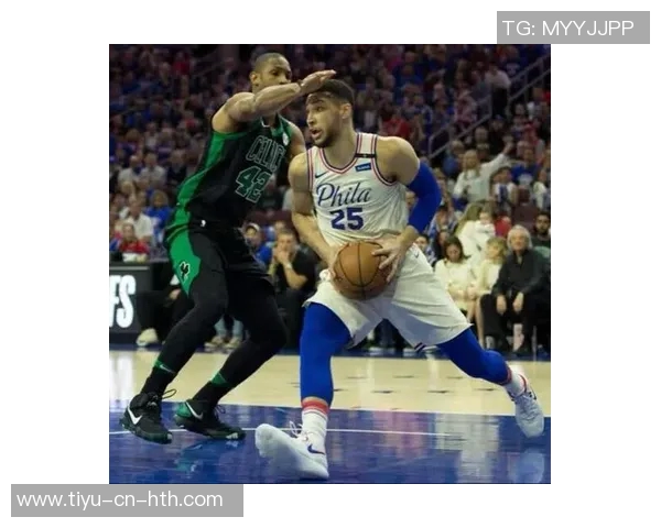 西蒙斯与普理查德联手发威半场三分雨助力球队28分狂潮 西蒙斯与普理查德联手发威半场三分雨助力球队28分狂潮