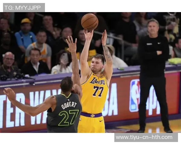 东契奇赞詹姆斯复出表现出色期待他在赛场上的精彩回归 东契奇赞詹姆斯复出表现出色期待他在赛场上的精彩回归