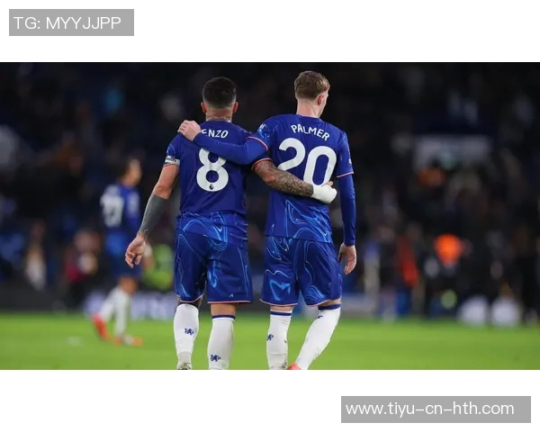 切尔西俱乐部庆祝百场里程碑为帕尔默等五名球员颁发纪念礼物